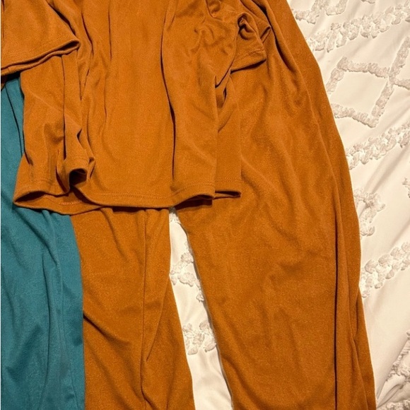 2- Piece Cozy Lounge Set in Nude & Rust Colored - Picture 3 of 3